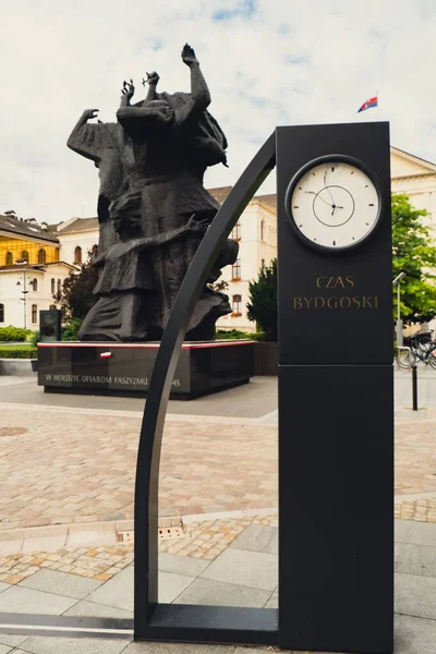ポーランドのBydgoszcz 2022年8月 メイン広場の時計建築の街の景色有名な観光名所の旅行先Bidgoszcz Brda川の近く 博物館と記念碑最大の都市 — ストック写真