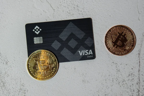 Gdansk Pologne Mai 2022 Bitcoin Pièce Avec Black Binance Card — Photo