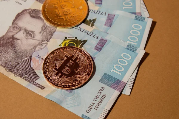 Bitcoin Gold Coin Bills 1000 Ukrainian Hryvnia Currency Bitcoin Mining — Stock fotografie