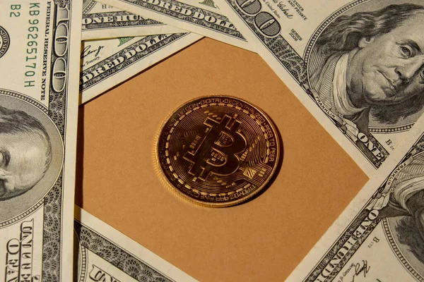 Золота Монета Біткоїна Купюрах 100 Доларів Сша Торгівля Біткоїнами Золоті — стокове фото