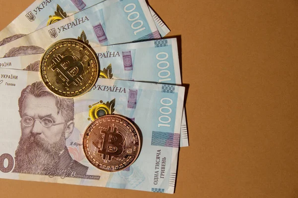 Bitcoin Gold Coin Bills 1000 Ukrainian Hryvnia Currency Bitcoin Mining — Stockfoto
