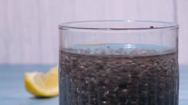 Preparação Água Superfood Bebida Rica Ácidos Graxos Ômega Despejar Água — Vídeo de Stock