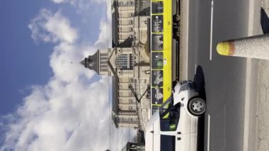 Szczecin, Polonya Nisan 2023. Chrobry Embankment Waly Chrobrego Szczecin şehrinin en gözde yerlerinden biri. West Oder nehrinin sol kıyısındaki tarihi binalar. Ulusal Müze ana binası ve...