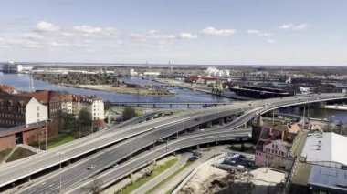 Szczecin, Polonya şehrin en iyi manzarası. Şehrin manzarası, kuş bakışı manzaralı eski bir hava aracı kasabası. Pomeranya Dük 'lerinin Kalesi, liman ve tersane görülebilir durumda. Üst Seyahat