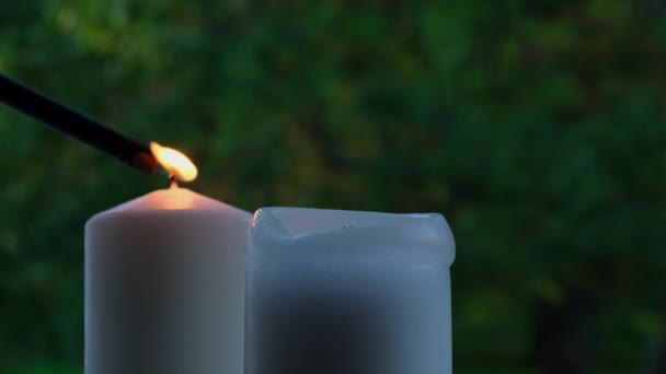 White Candle Burns Candlestick White Burning Candle Blazing Flames Tongues — Αρχείο Βίντεο