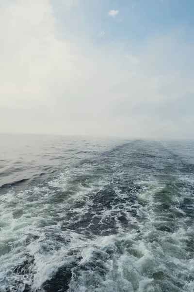 Estela Nave Amplio Sendero Desde Barco Agua Del Océano Azul — Foto de Stock
