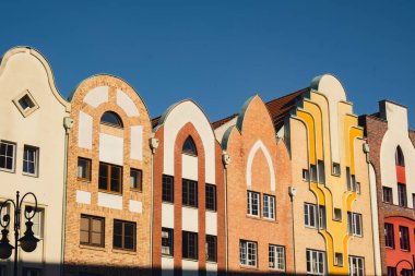 Elblag, Polonya Ağustos 2022. Mimarlık binaları, Mimarlık Şehri manzarası ünlü turistik eğlence merkezi Elblag 'ı inşa ediyor. Avrupa 'daki müzeler ve anıtlar 