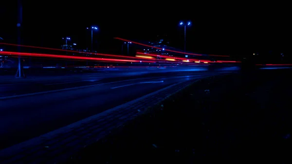 Éjszaka Autók Fényei Utcai Lámpák Éjszakai Autópálya Város Hosszú Expozíciós — Stock Fotó