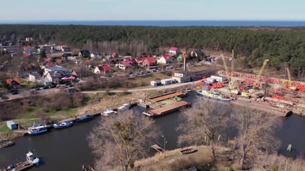 Yachthafen Hafen Der Insel Sobieszewo Drohnenaufnahme Des Grünen Danziger Bezirks — Stockvideo