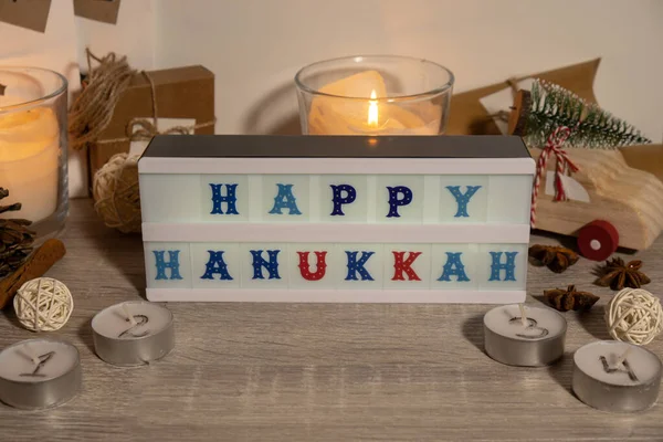 Ljus Med Adventskalender Ljuslåda Med Text Happy Hanukkah Traditionell Brinnande — Stockfoto