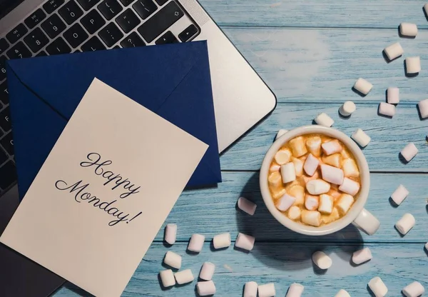 Happy Monday Blauw Maandag Tekstkaart Blauwe Envelop Met Witte Kop — Stockfoto