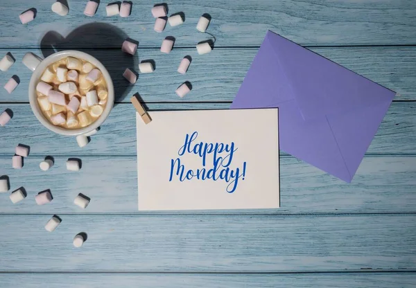 Happy Monday Blauw Maandag Concept Tekst Violette Envelop Met Witte — Stockfoto