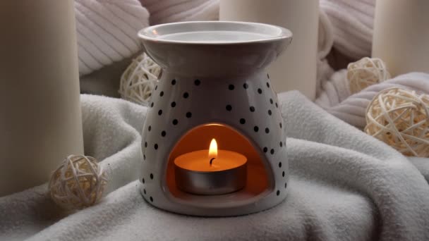 Aromalampe Mit Ätherischem Aromatherapie Hause Brennende Kerze Tropfen Ätherisches Konzept — Stockvideo