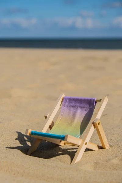 Сонячні Канікули Пляжі Піщані Пляжні Аксесуари Сонячне Світло Стоїть Морі — стокове фото