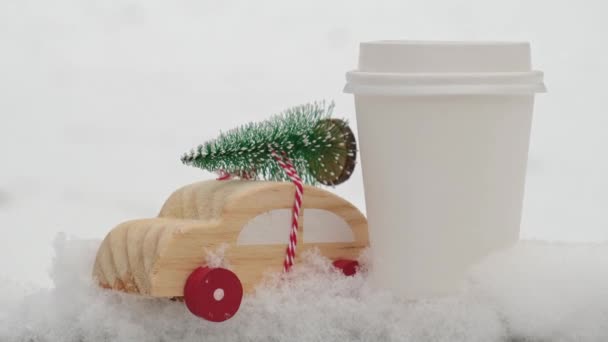 Voiture Bois Portant Arbre Noël Sur Neige Côté Recyclage Blanc — Video