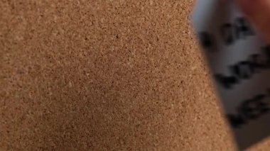 Haftanın dört günü dört günlük çalışma konseptine tutturulmuş, haftanın dört günlük iş broşu notu. Modern yaklaşım iş için kısa çalışma haftası. Çalışanların etkinliği. Verimlilik ve verimlilik