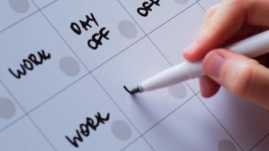 Tanınmayan kişi, haftada 4 gün günlük çalışma takvimine üç hafta sonu izin alıp haftada dört gün çalışma kavramını yazmış. Modern yaklaşım iş için kısa çalışma haftası. Etkisi: