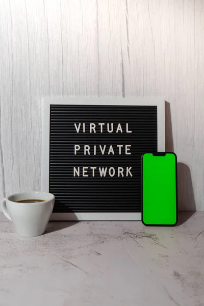 Brev Bord Med Tekst Virtual Private Network Vpn Med Mobiltelefon - Stock-foto