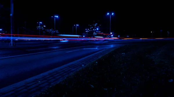 Geceleri Arabaların Işıkları Sokak Lambaları Gece Karayolu Şehri Uzun Pozlu — Stok fotoğraf