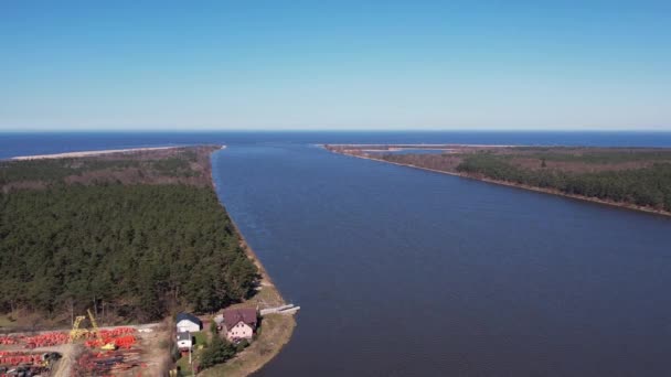 Dron Lotu Ptaka Wpada Morza Delta Wisły Płynie Morzu Bałtyckim — Wideo stockowe