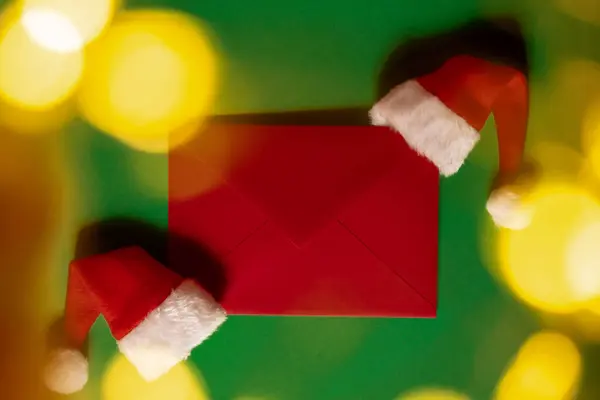 Santa Hat Empty Paper Card Note Envelope Green Background Copy — Zdjęcie stockowe