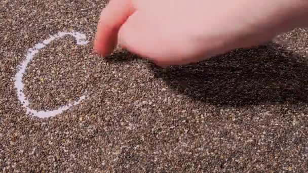 Kadın Eli Chia Tohumları Arkaplanını Çiziyor Omega Yağ Asitleri Bakımından — Stok video