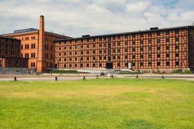 Eski Rother Mills binası karakteristik tuğladan ve Polonya 'nın Bydgoszcz kentindeki Mill Island' da bulunan yarı keresteli bir yapıdan yapılmıştır. Eski değirmen kompleksinin cephesi