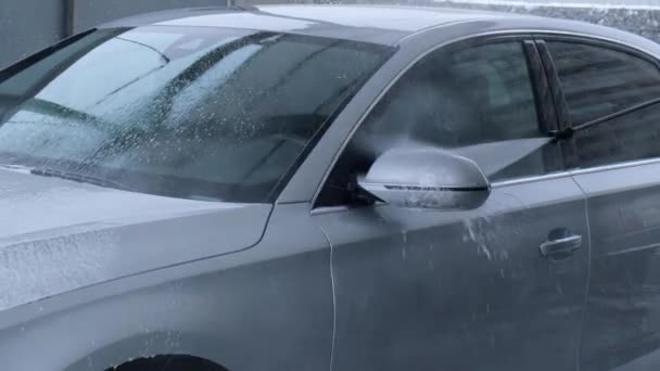 Washing Luxury Silver Car Touchless Car Wash Washing Sedan Car — Αρχείο Βίντεο