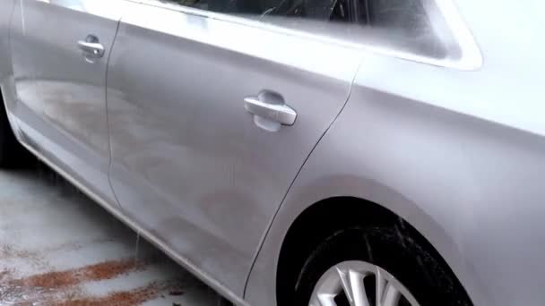Πλύσιμο Πολυτελών Ασημί Αυτοκινήτων Πλυντήριο Αυτοκινήτων Χωρίς Επαφή Πλυντήριο Sedan — Αρχείο Βίντεο