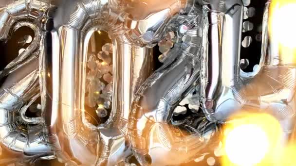 Holiday Bokeh Garland Happy New Year 2024 Metallic Balloons Confetti — Stock Video