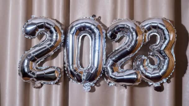 Stop Motion Šťastný Nový Rok 2023 Kovové Balónky Atlasovém Textilním — Stock video