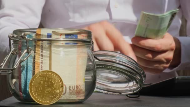 Bitcoin Pièce Numérique Côté Mains Commerçant Expert Comptant Les Billets — Video