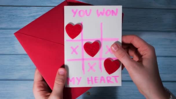 Öffnen Sie Einen Briefumschlag Mit Karte Zum Valentinstag Text Sie — Stockvideo