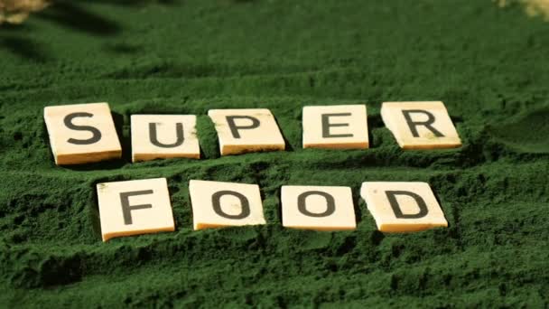 Superfood Huruf Klorella Pada Latar Belakang Hijau Dari Superfood Ganggang — Stok Video