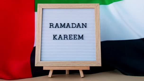 Grattis Med Text Ramadan Kareem Happy Holidays Vinka Uae Flagga — Stockvideo