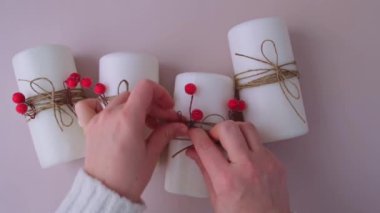 Adım adım, dört hafta boyunca el yapımı Noel takvimi yapma talimatı. Kadın elleri el yapımı dekorasyon yapıyor. Yeni yıl kutlaması. Kış tatili Kendin yap.