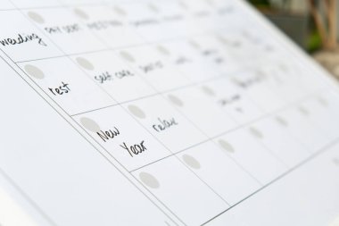 Aylık Planlamacı gelecek ay için randevu ve planlarla dolu. Yoğun bir ay programı var. Ayın günleriyle birlikte manyetik pano. Önemli konuları girebileceğiniz bir yer. İş kavramı