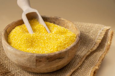 Çiğ mısır lapası, glüten ve mısır gevreği. Sağlık sigortası. Alternatif hecelenen tahıl bileşeni kavramı. Vejetaryen diyet tarifleri. Bitkisel yaşam tarzı. Boşluğu kopyala Protein zengini yemek 