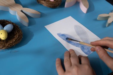 Paskalya tavşanı çizerken EARS STIFF Mizahı, 