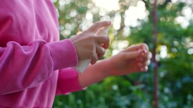 Böcek kovucu böcek ilacı sıkarak dışarıdaki böcekleri ve derideki sivrisinekleri öldürüyorlar. Sıtma zika virüsü ve dang hummasını önleme. Koruyucu tedbirler