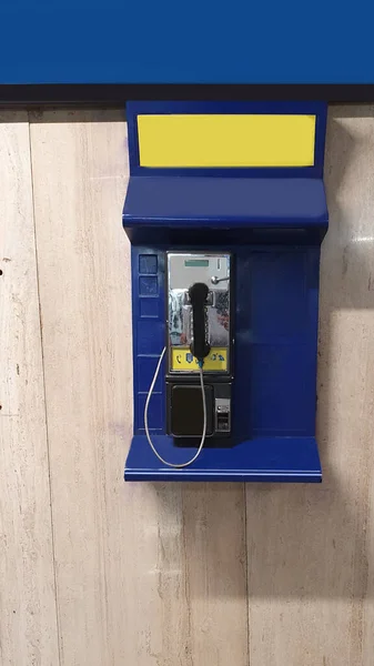 Teléfono Público Con Monedas Montado Pared Una Estación Metro — Foto de Stock