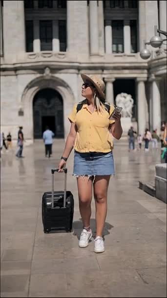 Donna Turistica Cammina Attraverso Bellas Artes Città Del Messico Con — Video Stock