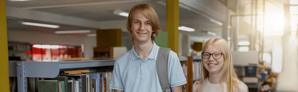 Portrait Friends Student Standing University Library Looking Camera Blurred Background —  Fotos de Stock
