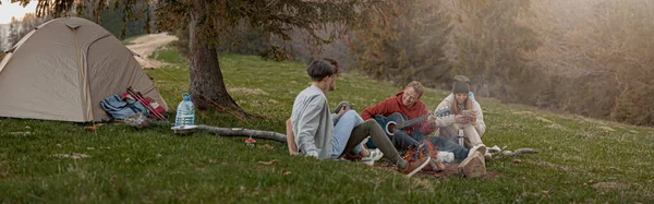 Caucasian Team Friends Hikers Resting Guitar Playing Tent Mountains Wild — Fotografia de Stock