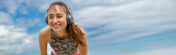 Tired Runner Headphones Sweating Cardio Exercise Rest Finish Beach — Photo