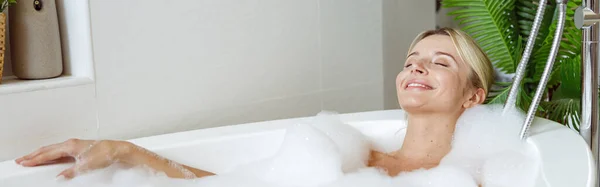 Attractive Caucasian Young Female Enjoying Bubbles Relaxing Taking Bath Morning — Fotografia de Stock