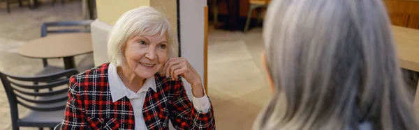 Good Looking Aged Woman Plaid Jacket Enjoying Conversation Long Haired — Stock Photo, Image