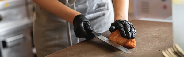Cook Preparing Croissant Filling Restaurant Kitchen High Quality Photo — Stock Photo, Image