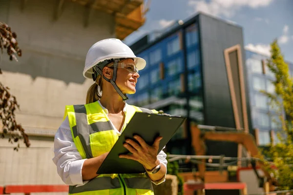 Smiling Female Design Architect Making Notes While Examining Building Construction — Stock Photo, Image