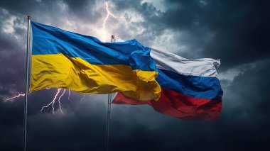Ukrayna, Rus ulusal bayrağına karşı bulutlarda dalgalanıyor.